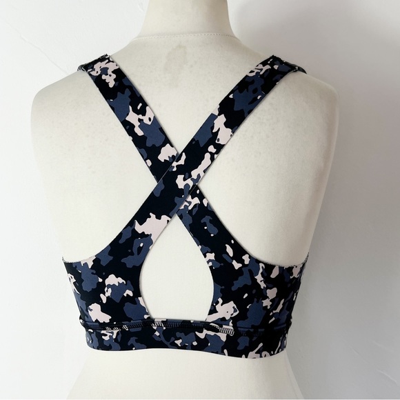 Sweaty Betty Blue Circuit Camo Sports Bra X-Back Size M Gym Yoga - Picture 5 of 9
